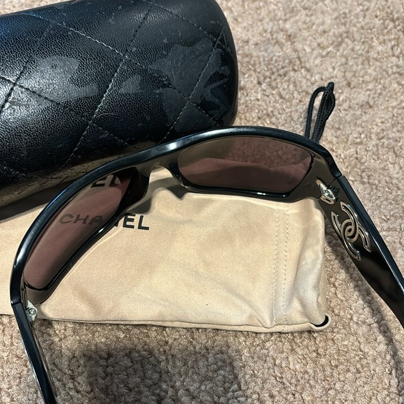 Vintage CHANEL sunnies - Picture 8 of 9
